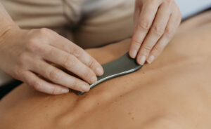 Haraki guasha cupping Alphen-aan-den-Rijn nek rug massage ontspanning afvalstoffen spieren gewrichten blessure hsp hooggevoelig massage Esther-van-der-Linden loslaten edelsteen jade